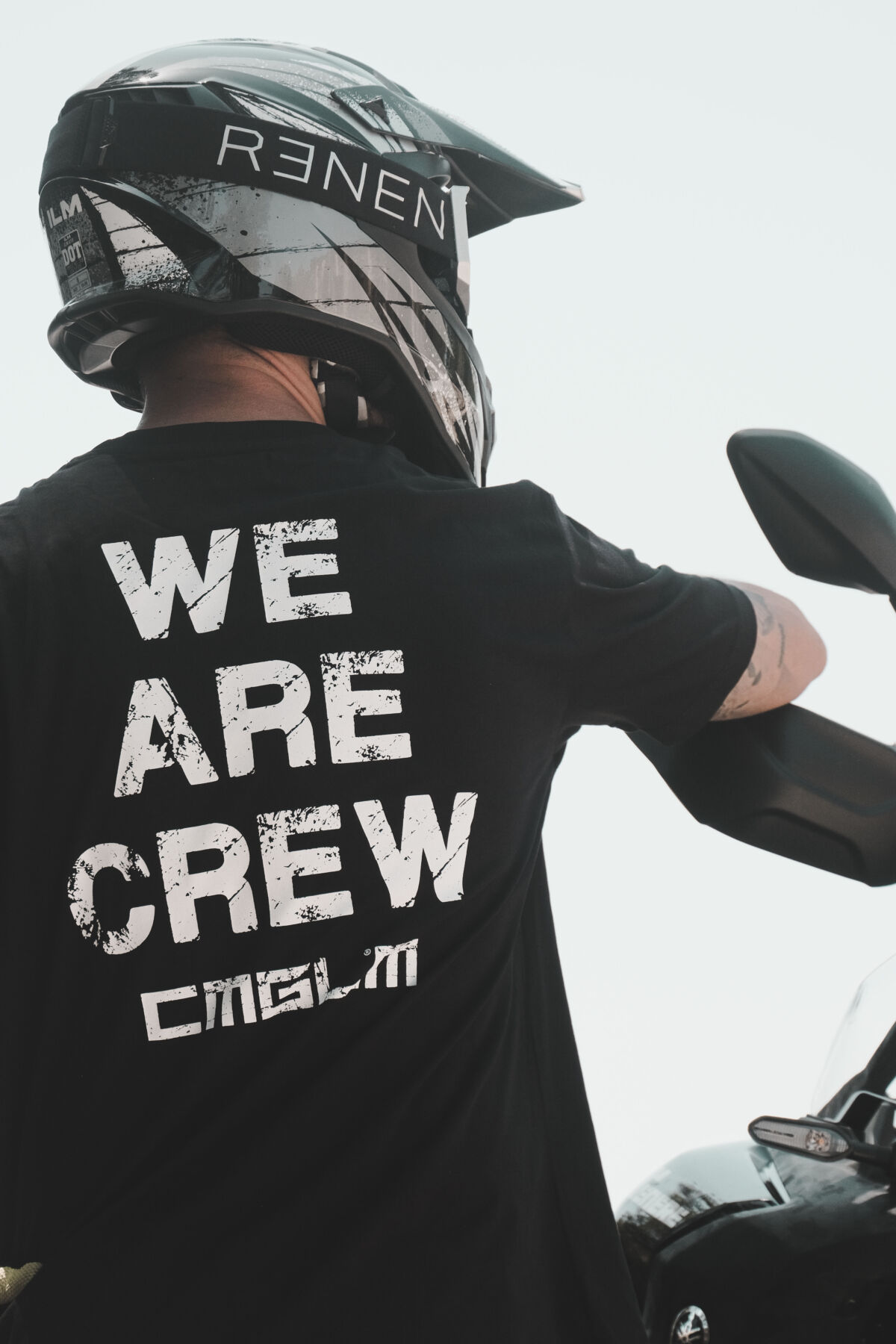 Camiseta CMGLM – We Are Crew – Black/White
